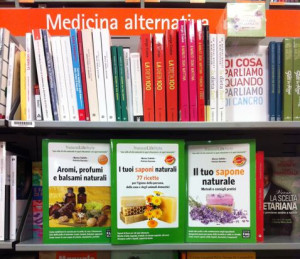 I libri di Patrizia Garzena e Marina Tadiello sullo scaffale della libreria Feltrinelli al Centro Sarca